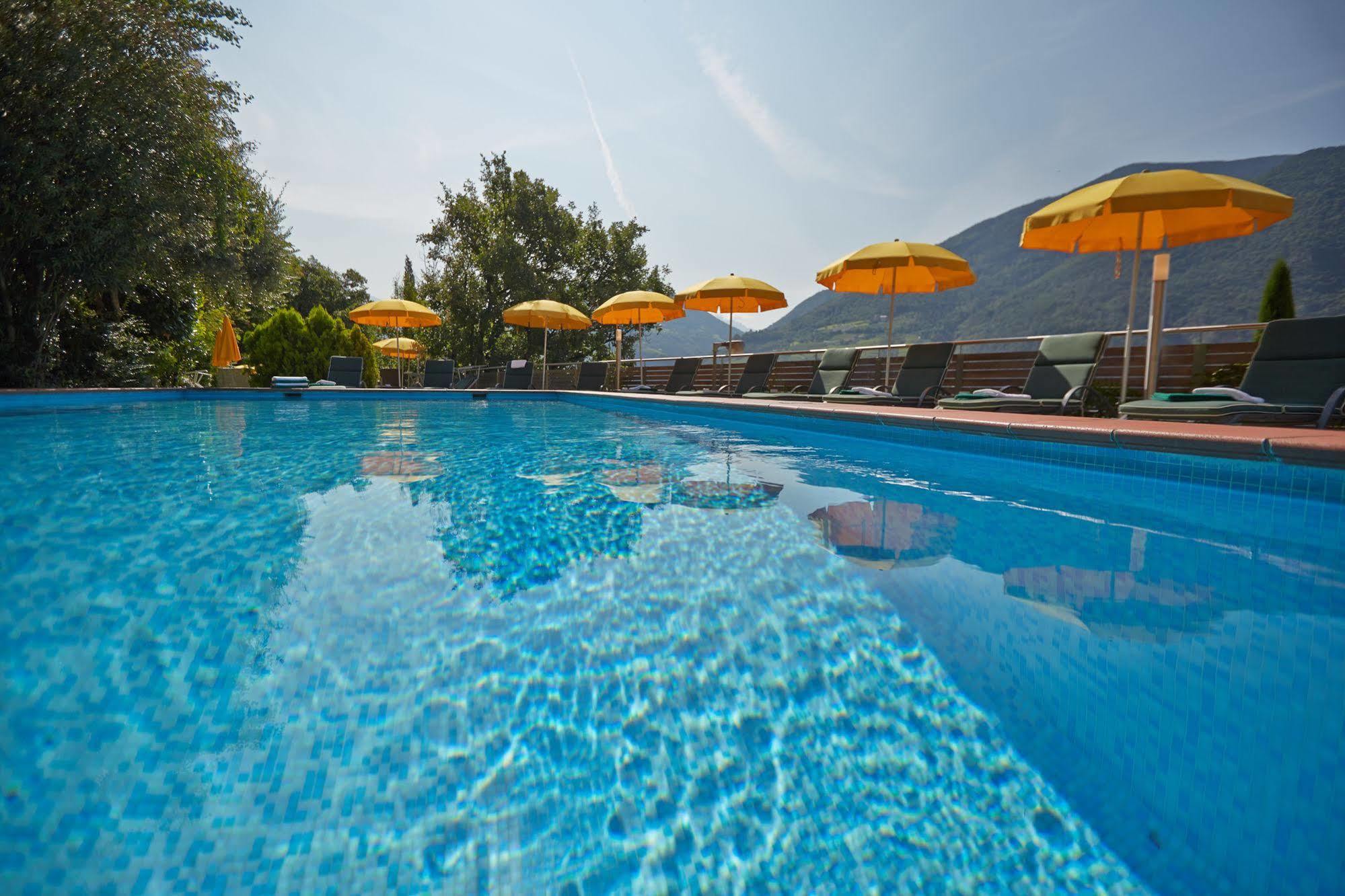 Hotel Eberle Bolzano Bagian luar foto